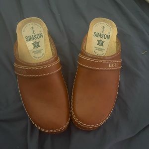 Simson ladies leather clogs